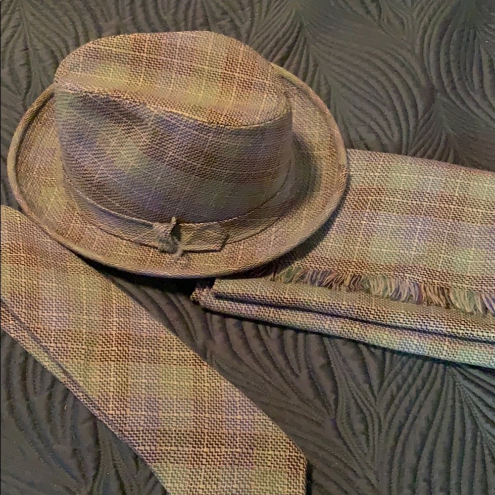 Hat, scarf and tie